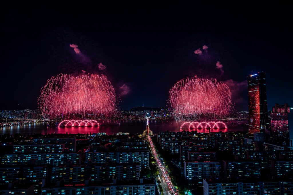 2024년 한화와 함께하는 서울세계불꽃축제에서 선보인 ㈜한화의 불꽃 (한화 공식 홈페이지)