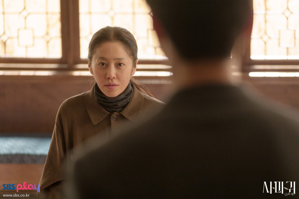 사마귀 살인자의 외출 (SBS 공식 홈페이지)