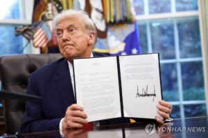 트럼프 대통령, 틱톡 행정명령 서명 (로이터 연합뉴스)